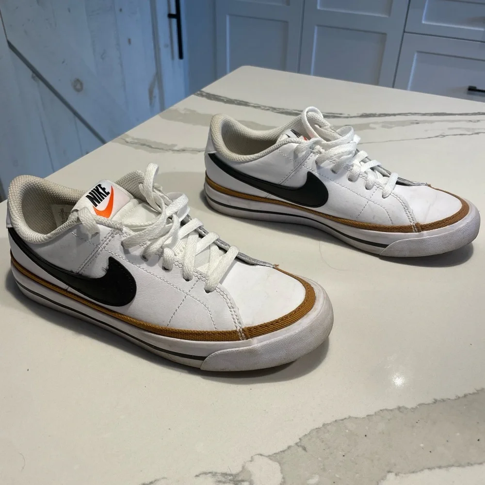 Nike shoes - Picture 5 of 5